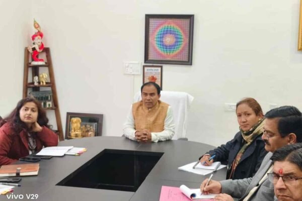शिक्षा मंत्री ने दिए निर्देश, गैरहाजिर शिक्षकों पर हो कार्रवाई, जल्द नियुक्ति के भी आदेश