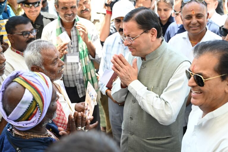 सीएम धामी ने ऋषिकेश स्थित ट्रांजिट कैंप का किया औचक निरीक्षण