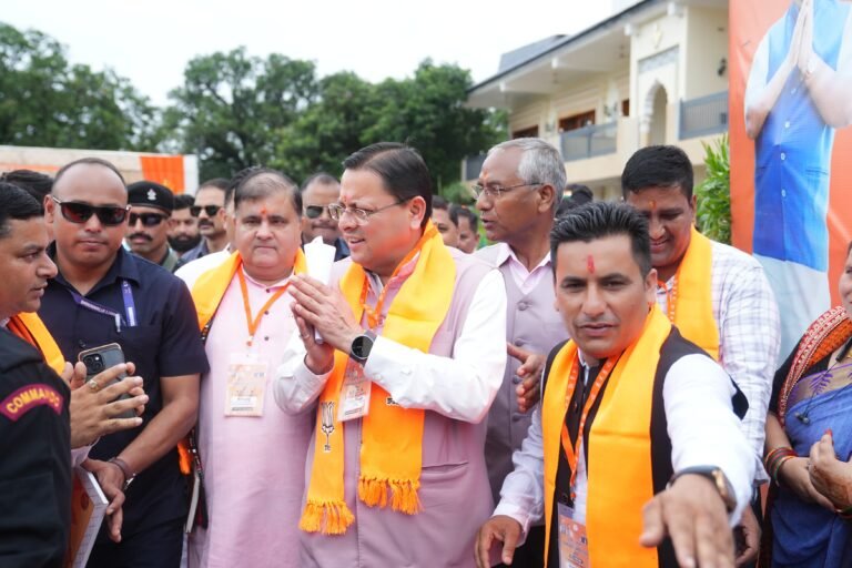 नैनीताल भ्रमण के दौरान सीएम धामी ने सुनी जनता और जनप्रतिनिधियों की समस्याएं !