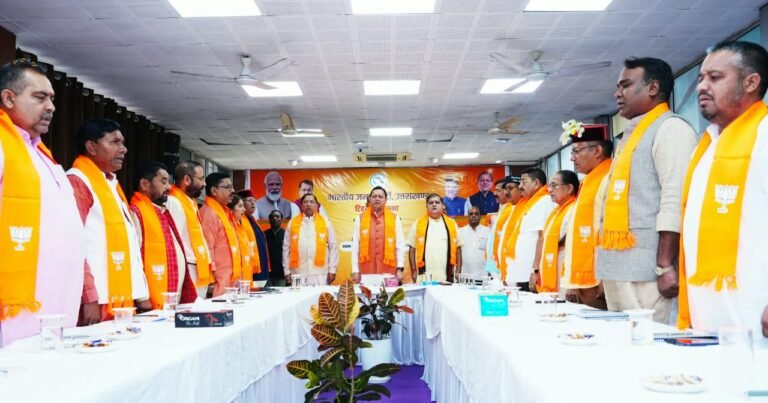 मुख्यमंत्री धामी ने पौड़ी, टिहरी और हरिद्वार लोकसभा क्षेत्रों की ली संगठनात्मक बैठक