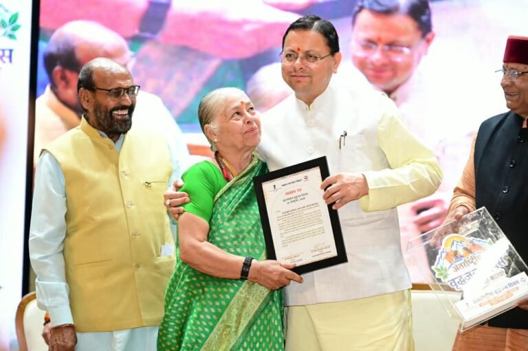 वृद्धजन दिवस पर CM धामी का तोहफा – 9.93 लाख खातों में पहुंची पेंशन